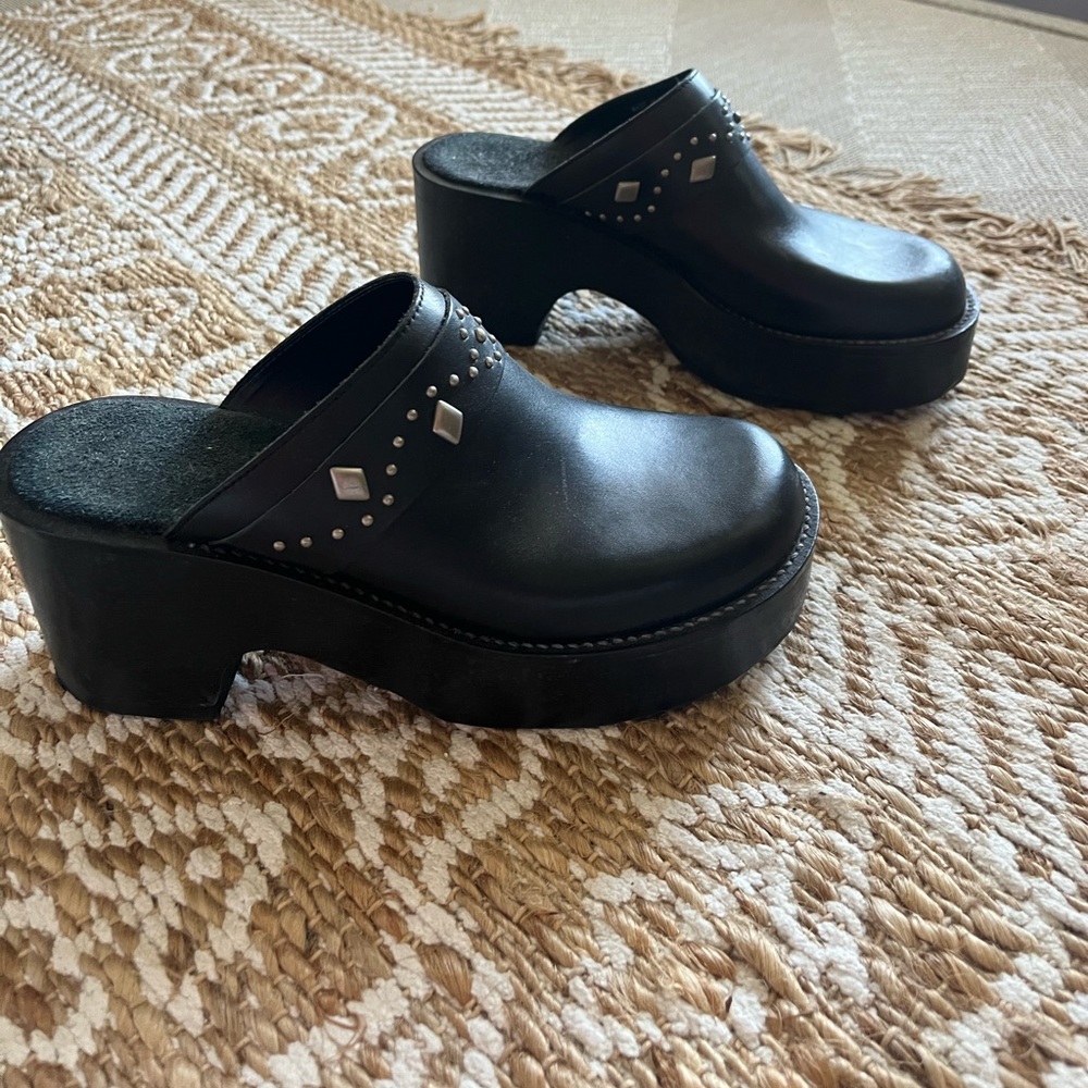 Vintage 90s leather clogs - black with silver metal stud details - size 8